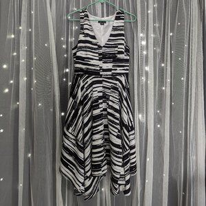 Black & White Striped V-Neck Sleeveless Dress